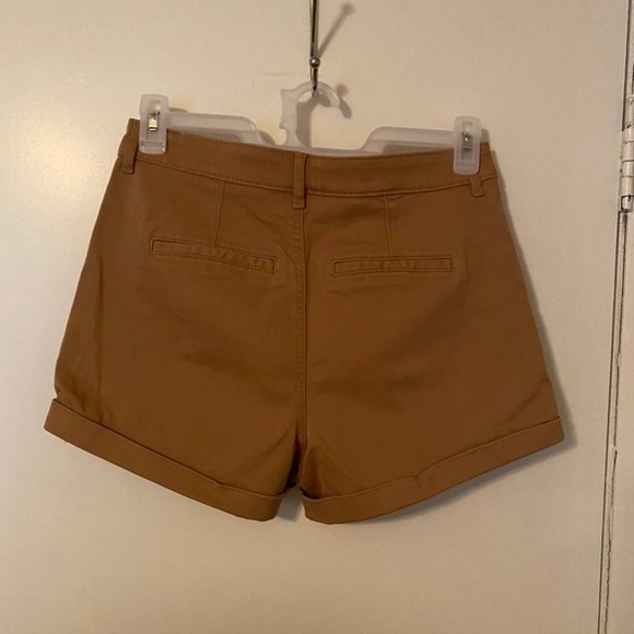 Express pleated mom shorts NWT - Picture 3 of 4